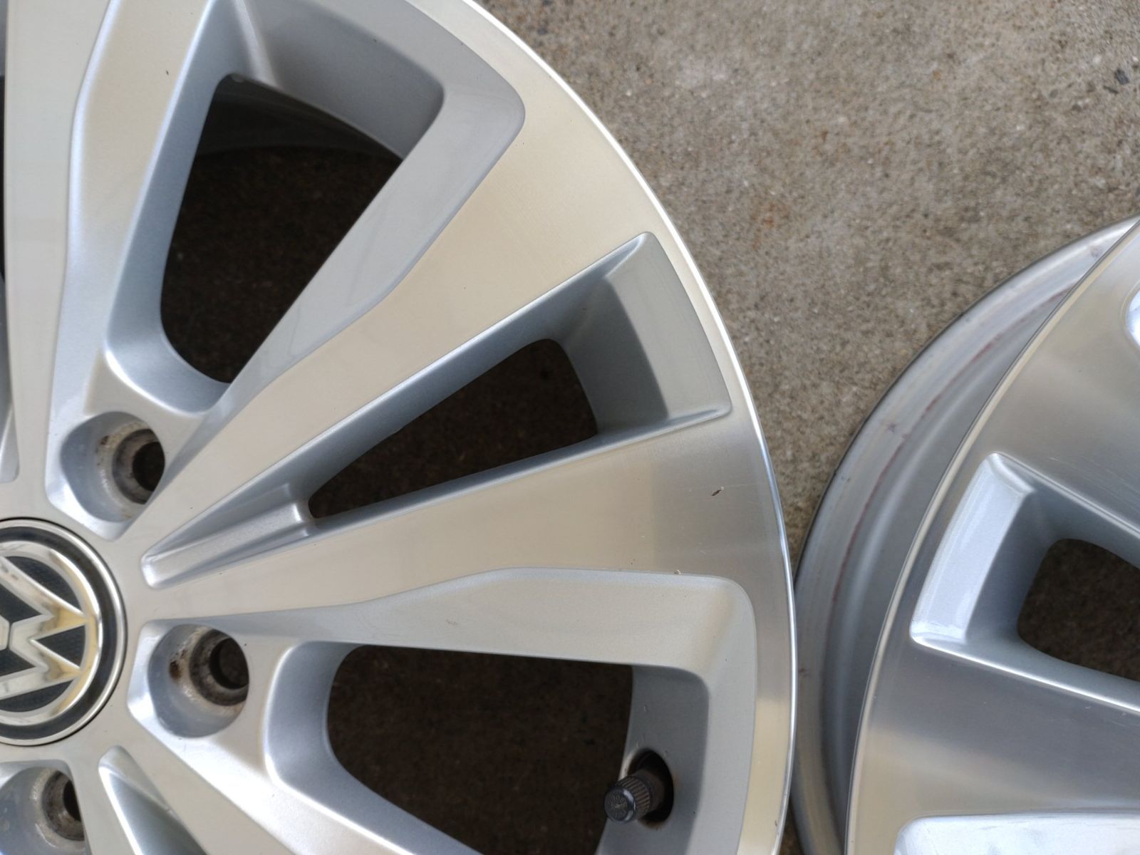 発見できる VW フォルクスワーゲン ゴルフ7 純正 16インチ 6.5J 46 112-5H 4本セット