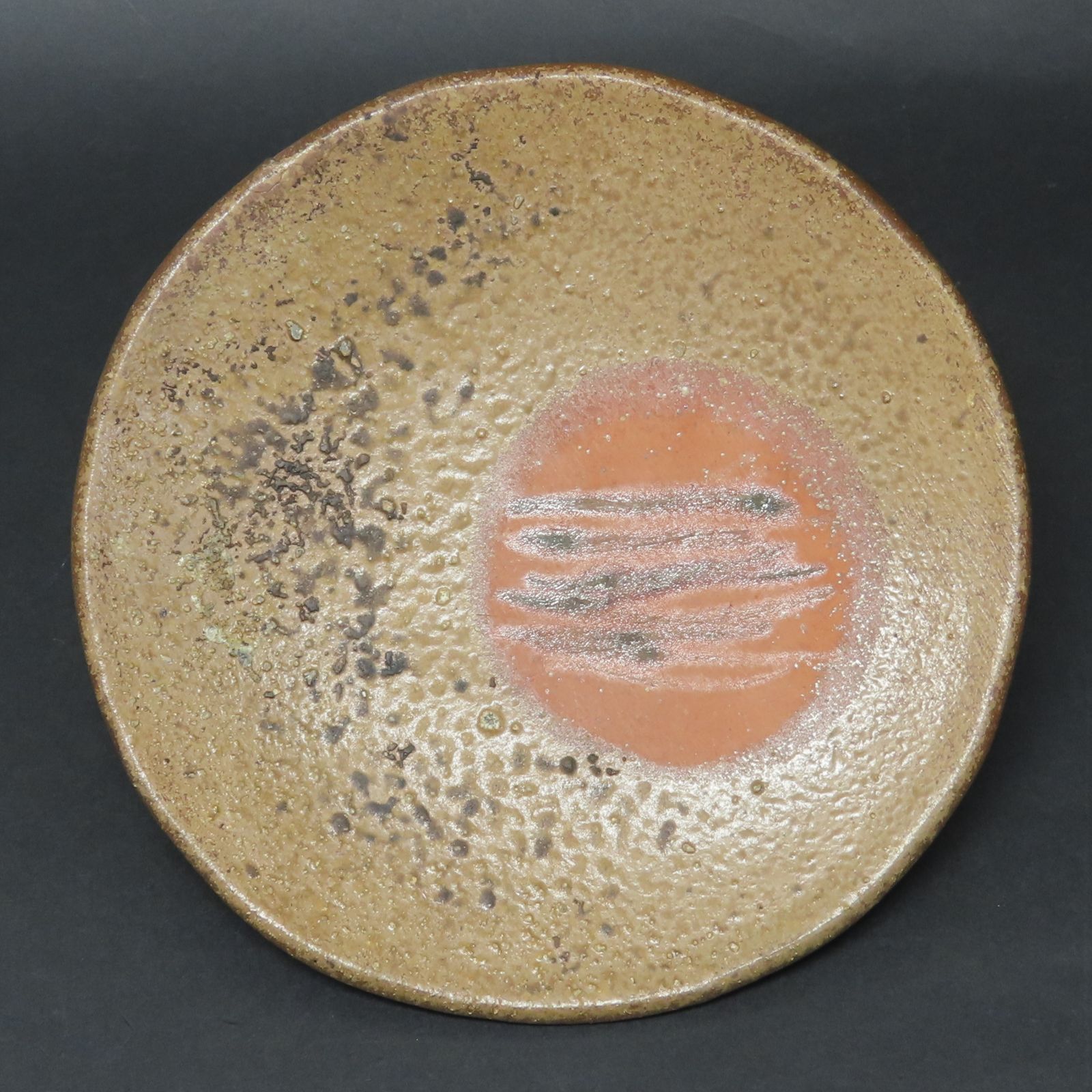 0063 美品 吉本正 真作保証 備前焼 叩き丸皿 20.5cm 在銘 共箱 共布 岡山県重要無形文化財保持者 日本工芸会正会員 師匠:人間国宝 藤原啓 /金重陶陽 古備前