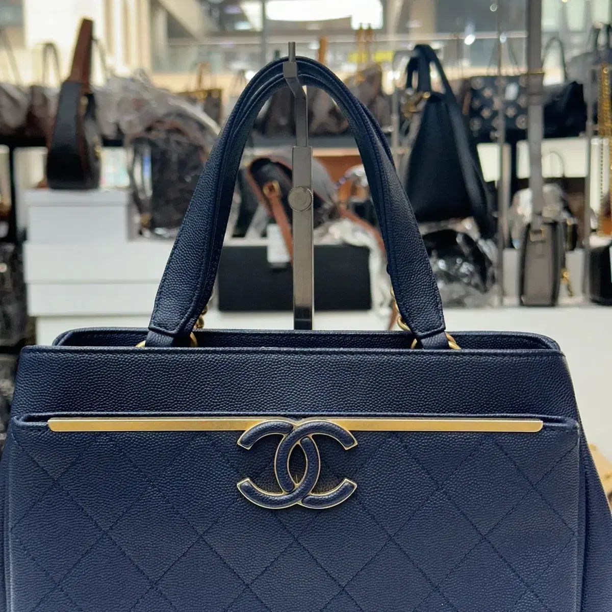 Chanel マトラッセ チェーン トートバッグ (すごく可愛いデザイン！) シャネル マトラッセ キャビアスキン チェーントートバッグ ココ