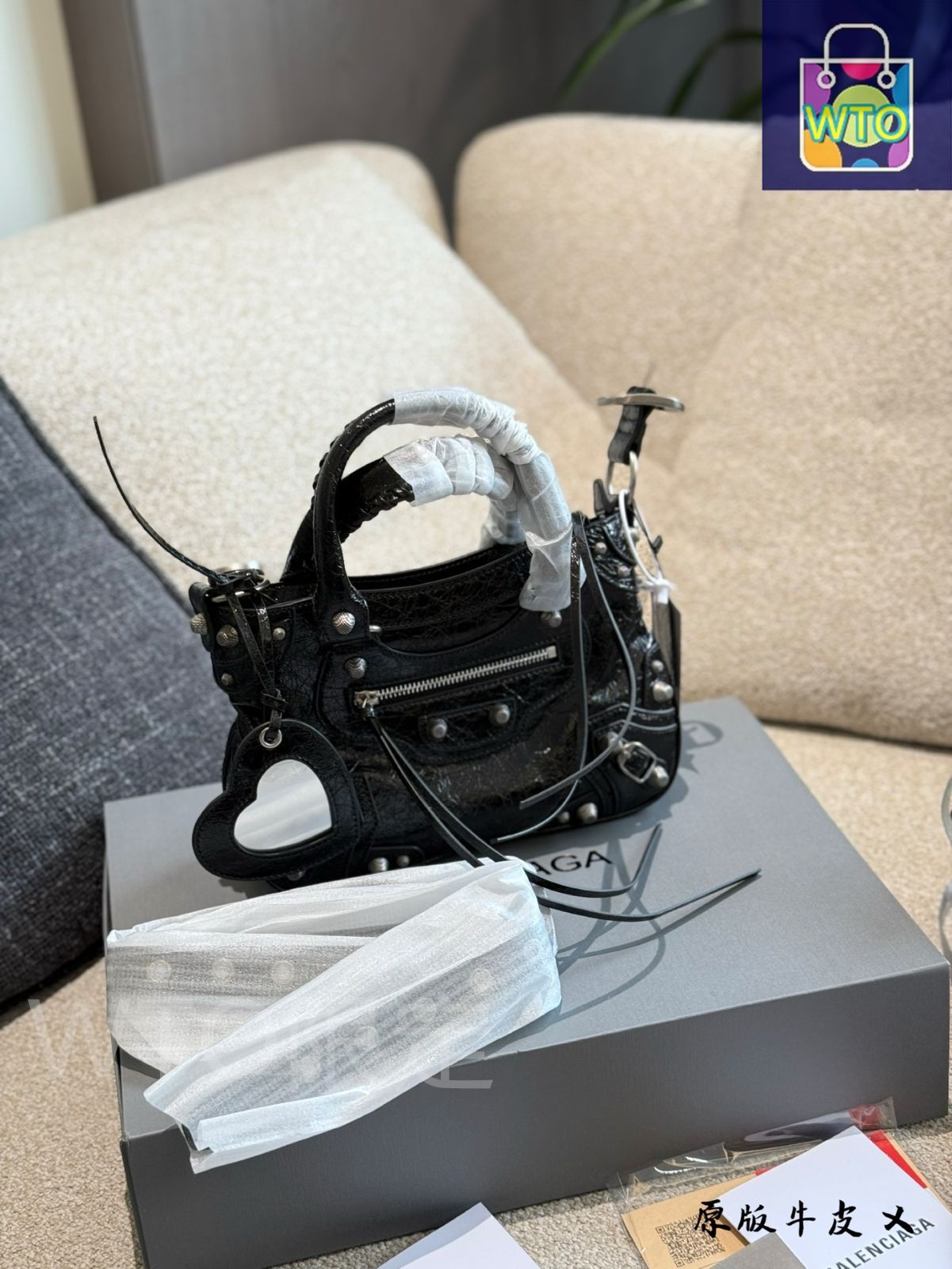 ホワイト レザー