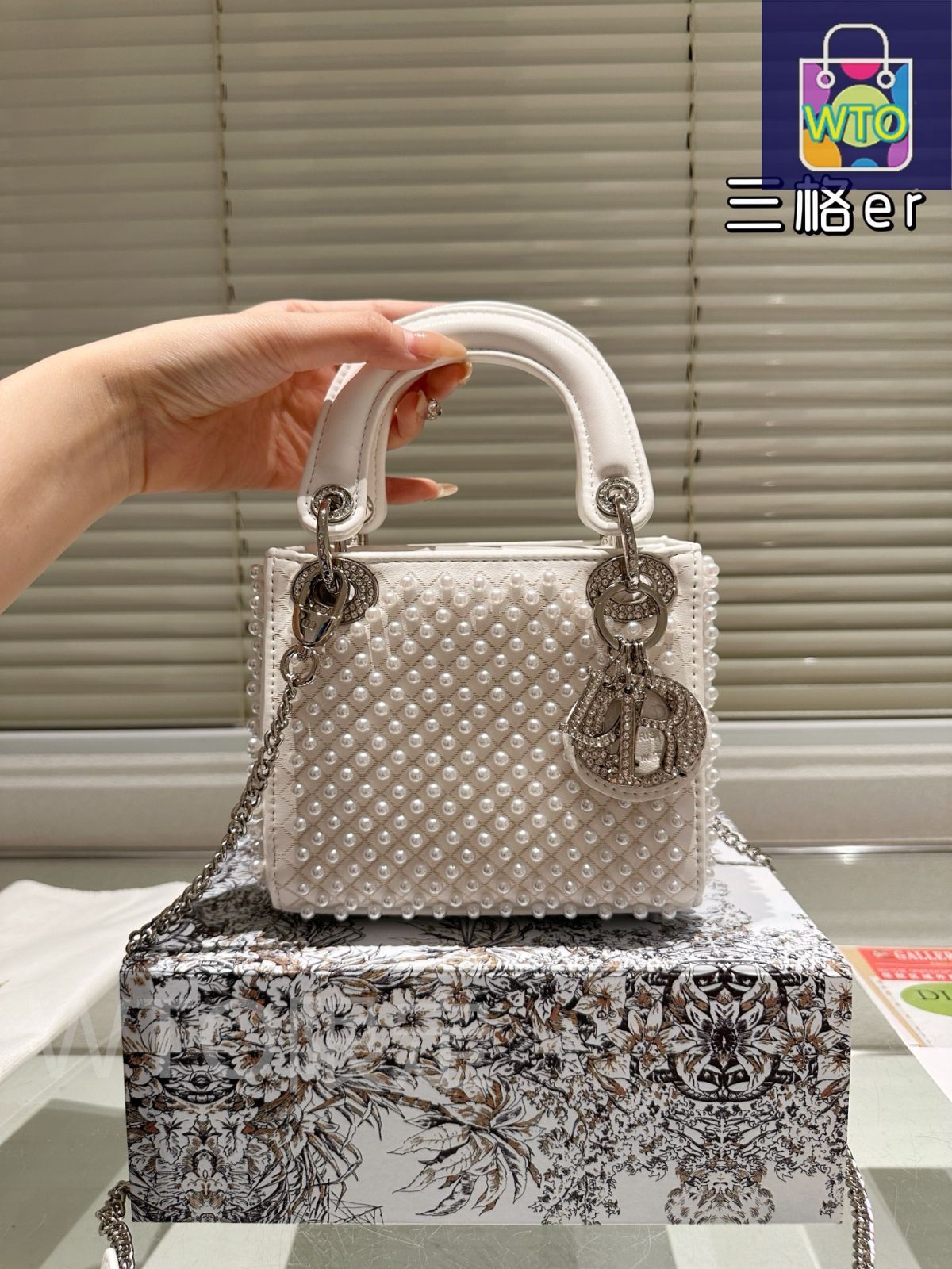 Dior ホワイトギフトバッグ 100個セット Amazon.co.jp: Christian Dior ディオール ギフトボックス