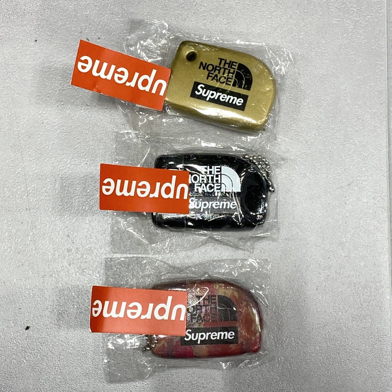 Supreme×THE NORTH FACE Floating Keychain - メルカリ