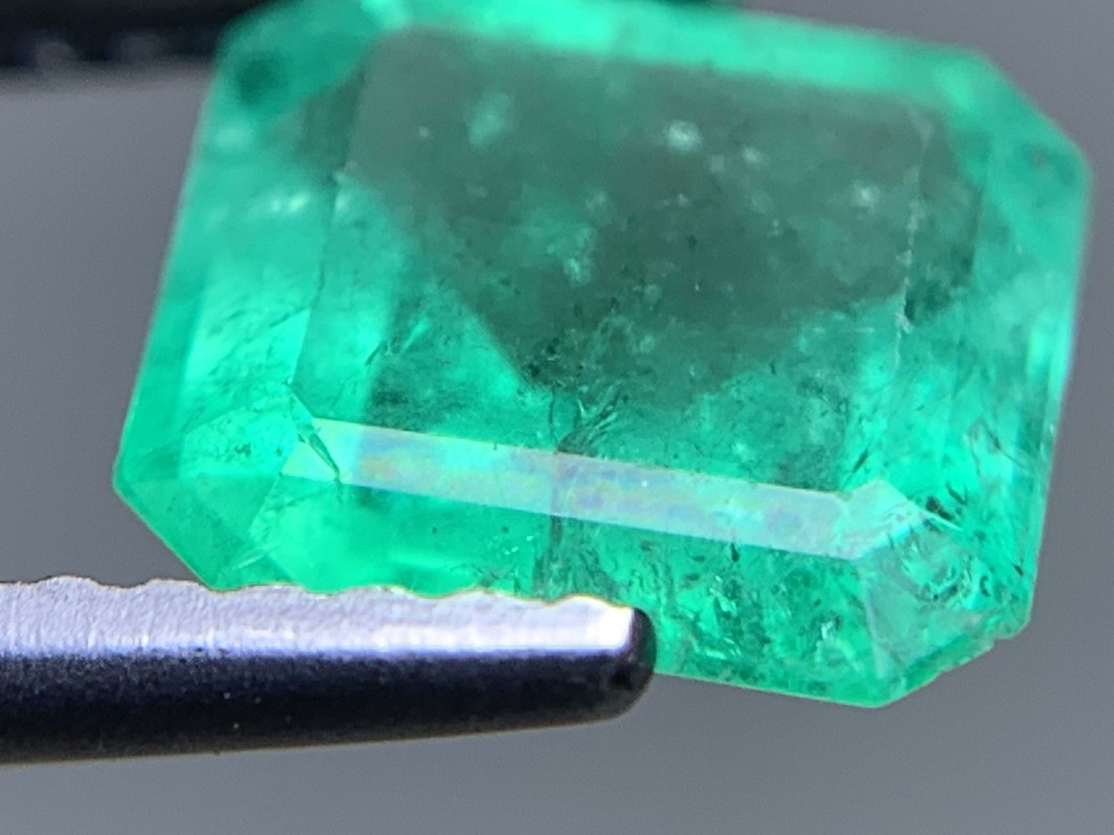 エメラルド 天然 1.548ct 中央宝石ソーティング付き 7.80㎜×7.38  