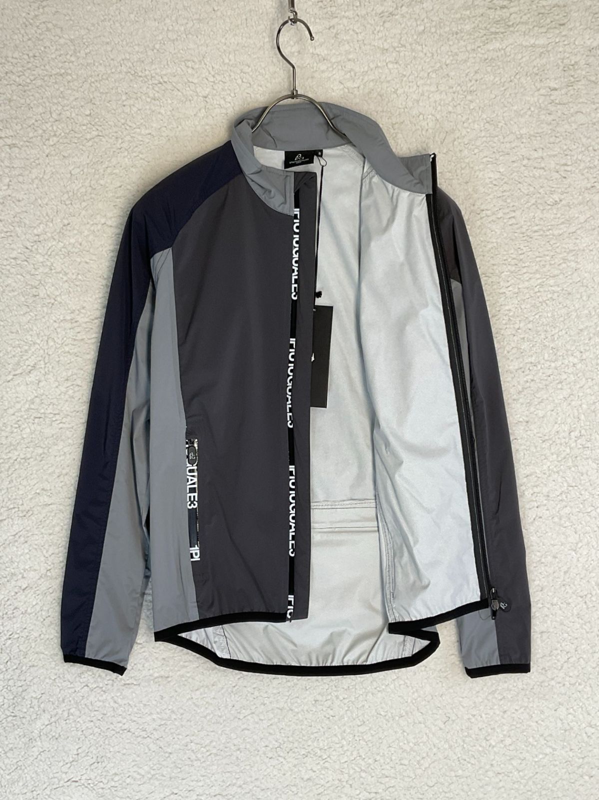 S【未使用】1PIU1UGUALE3 GOLF× 戸賀敬城 ウィンドブレーカーO S【新品】1PIU1UGUALE3 GOLF× 戸賀敬城 ウィンドブレーカー - メルカリ