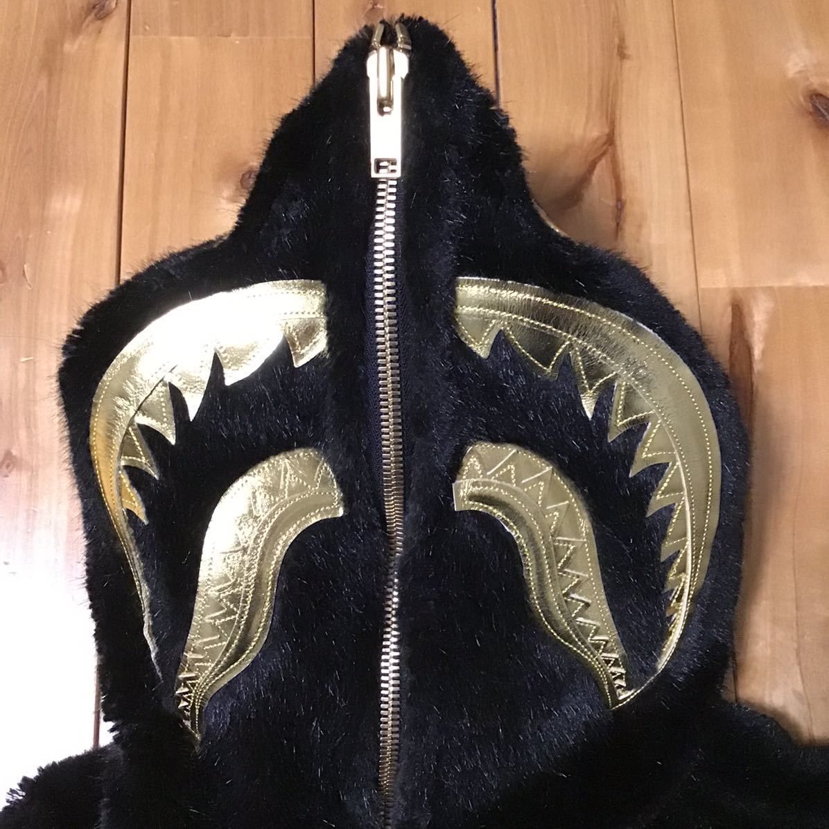 世界5店舗限定 FAUX FUR シャークパーカー shark BAPE - メルカリ