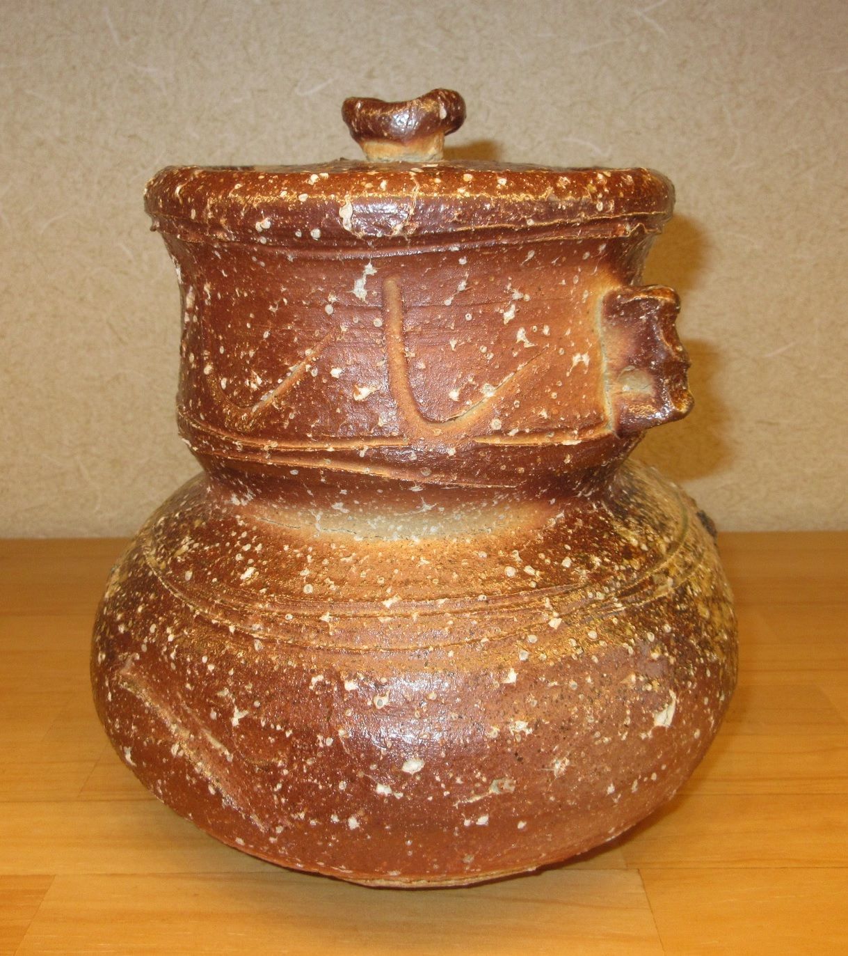 送料込【逢絢亭】茶道具 水指 信楽焼 破れ袋水指 真塗の蓋 高橋楽斎 共箱入り 逢絢亭】茶道具 水指 信楽焼 破れ袋水指 真塗の蓋 高橋楽斎 共