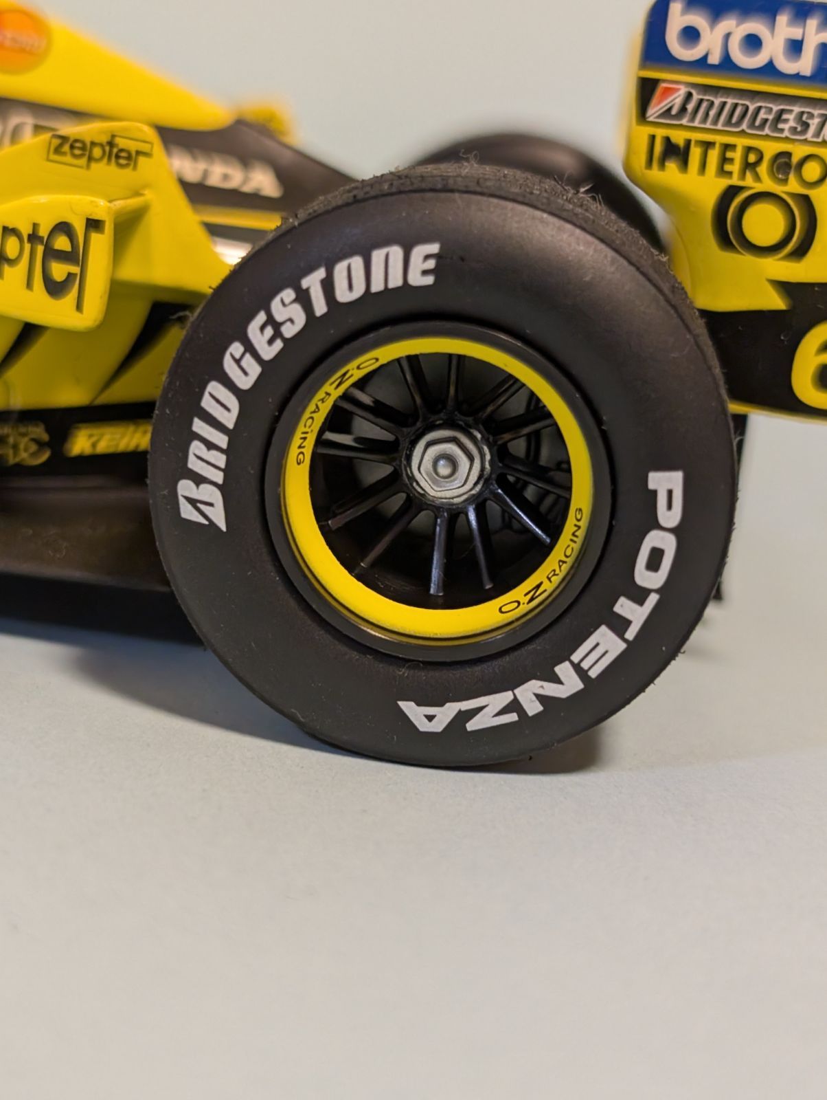 タイヤカスタム　1/18 マテル　ジョーダンEJ10