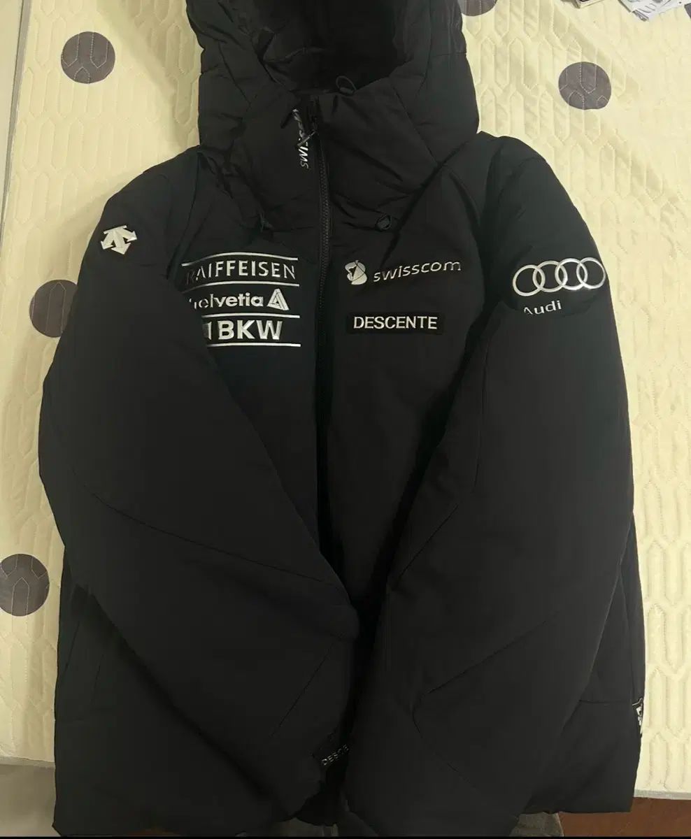 DESCENTE(デサント) ダウンジャケット 出品