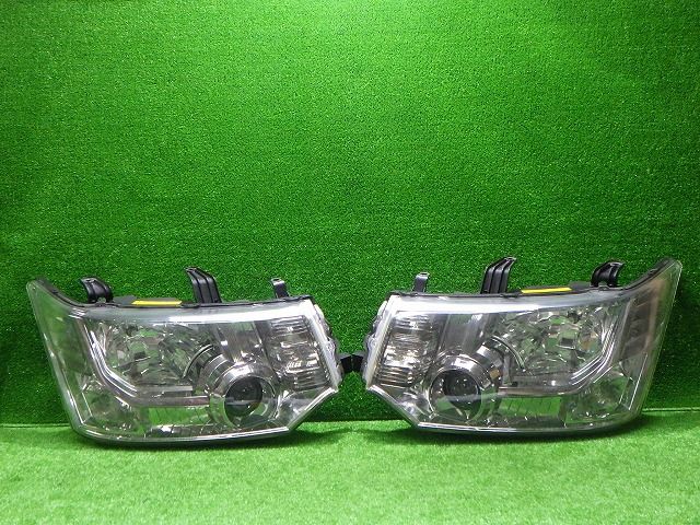 デリカD５　純正ヘッドライト　左右　超極上美品　早い者勝ち❕️ デリカD5 純正ヘッドライト 左右 美品 早い者勝ち❕️ 超極上美品