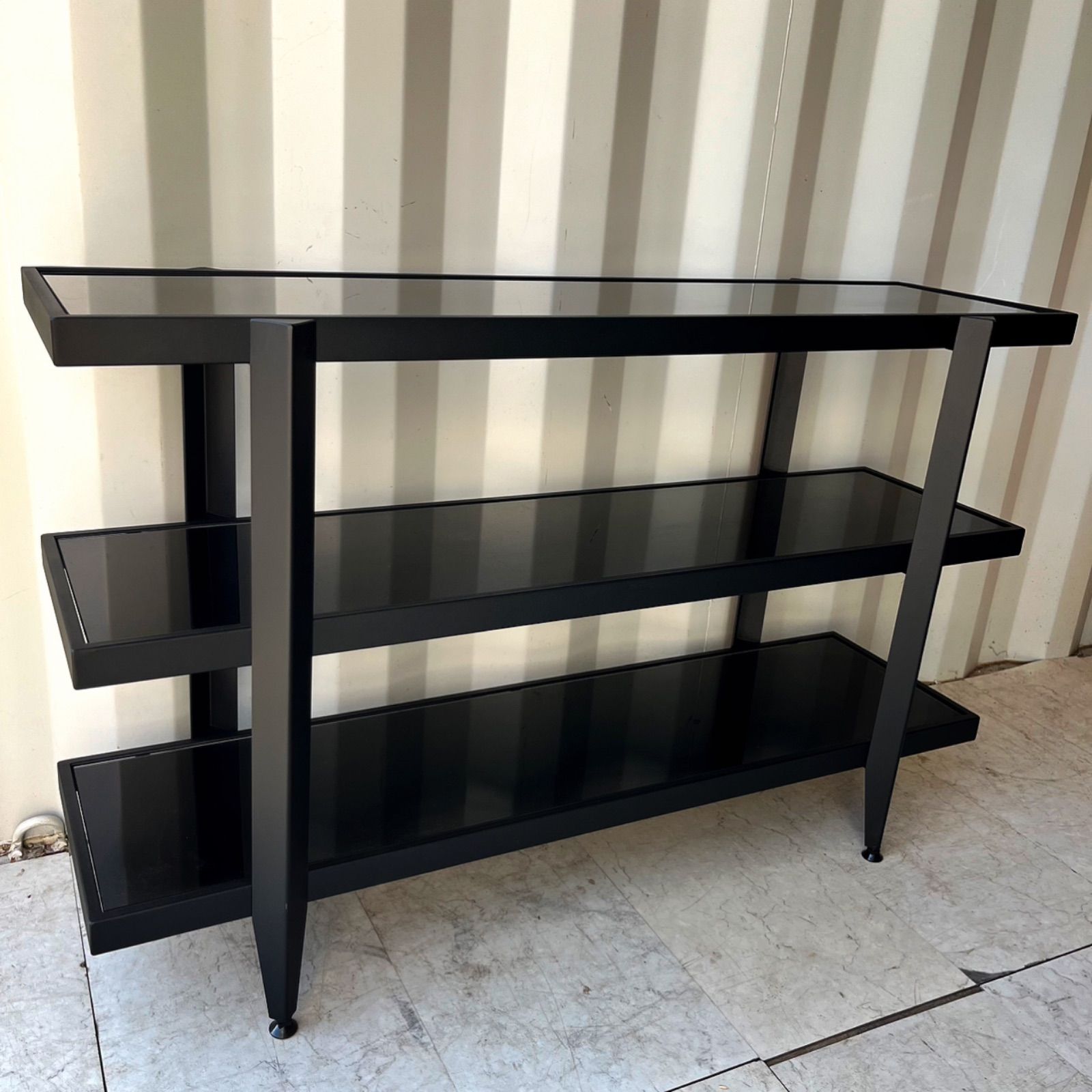 取付無料！ブラックスチールフレーム ガラス天板 スタイリッシュオープンシェルフ✨ 取付無料！ブラックスチールフレーム ガラス天板 スタイリッシュ