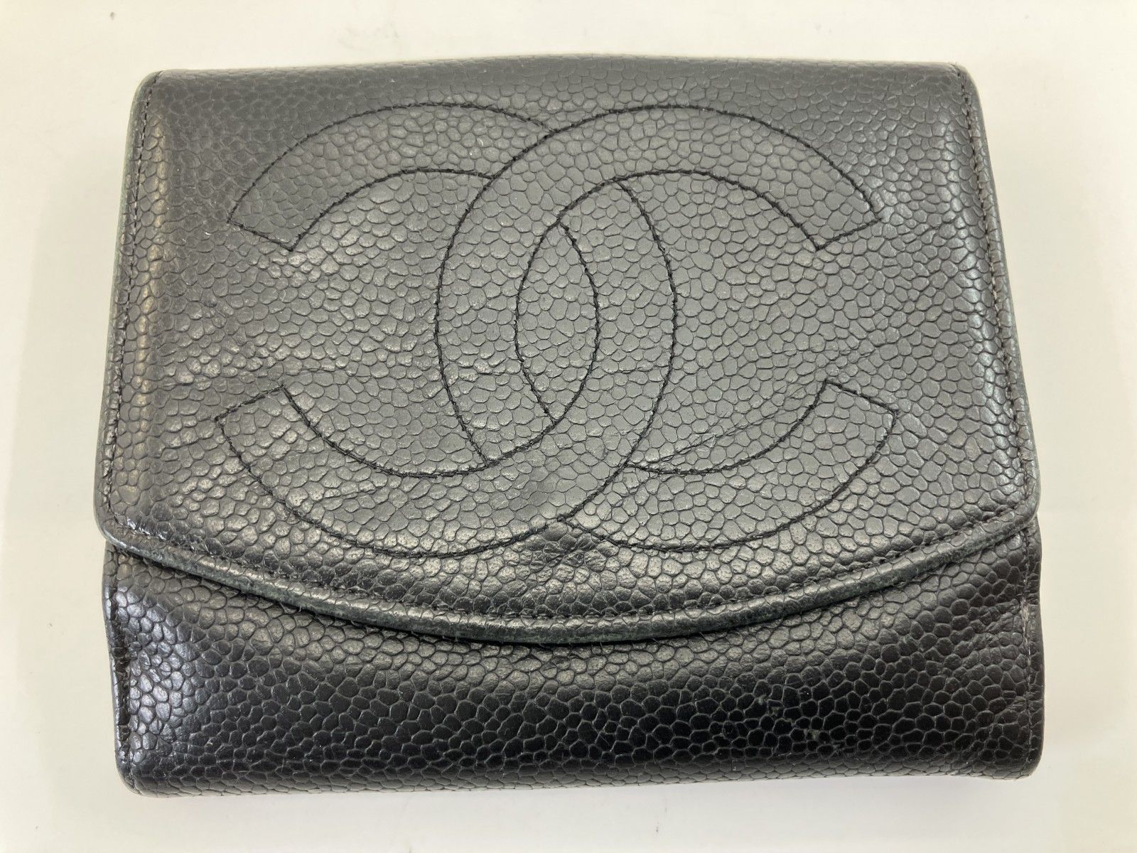 CHANEL キャビアスキン 財布 コンパクト 二つ折り ブラック シール無し