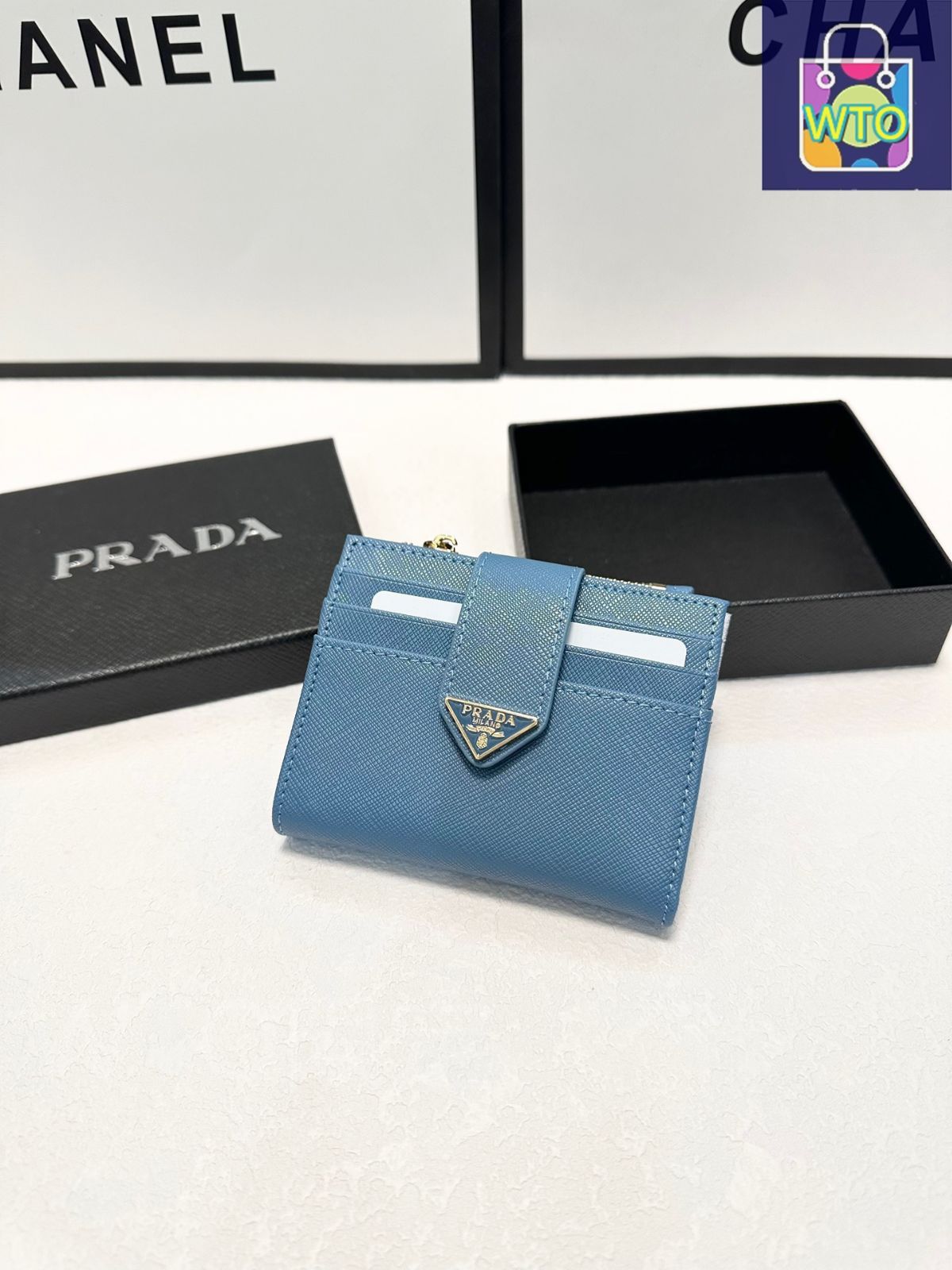 今日特価】Prada プラダ レザーカードケース カードと財布の両用