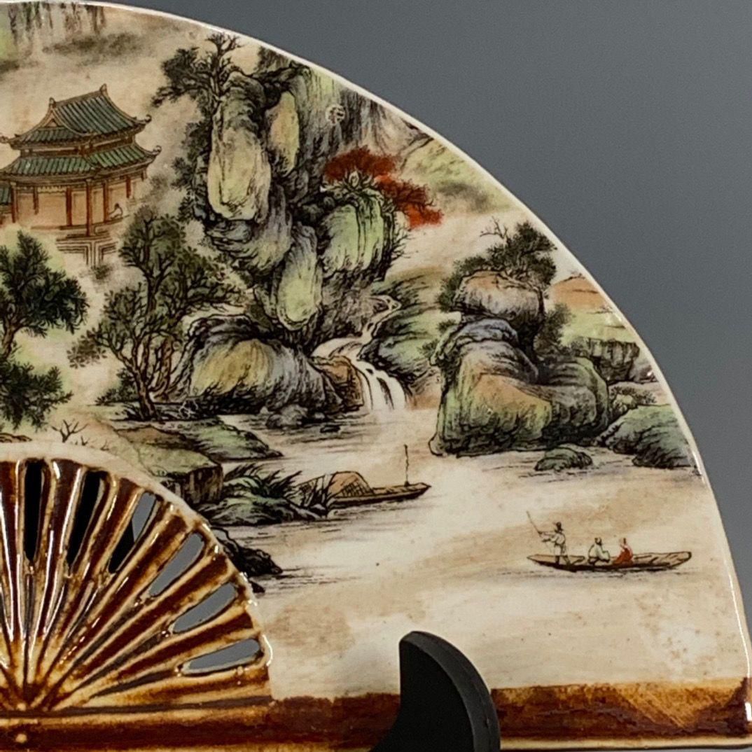 民国時代パステル色山水磁器扇置物 景徳鎮 陶磁器 装飾品 現代工芸品美術品 置物 民国時代パステル色山水磁器扇置物 景徳鎮 陶磁器 装飾品 現代
