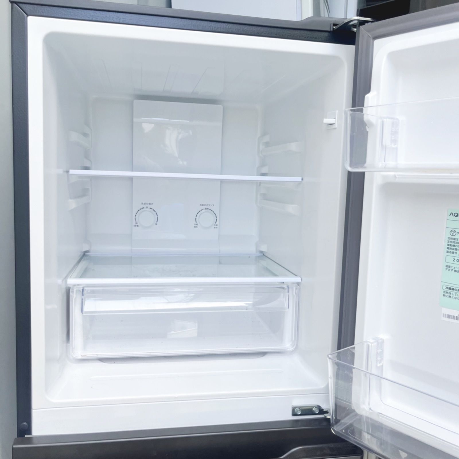 596取付無料！AQUAスタイリッシュシルバーおしゃれインテリア冷蔵庫