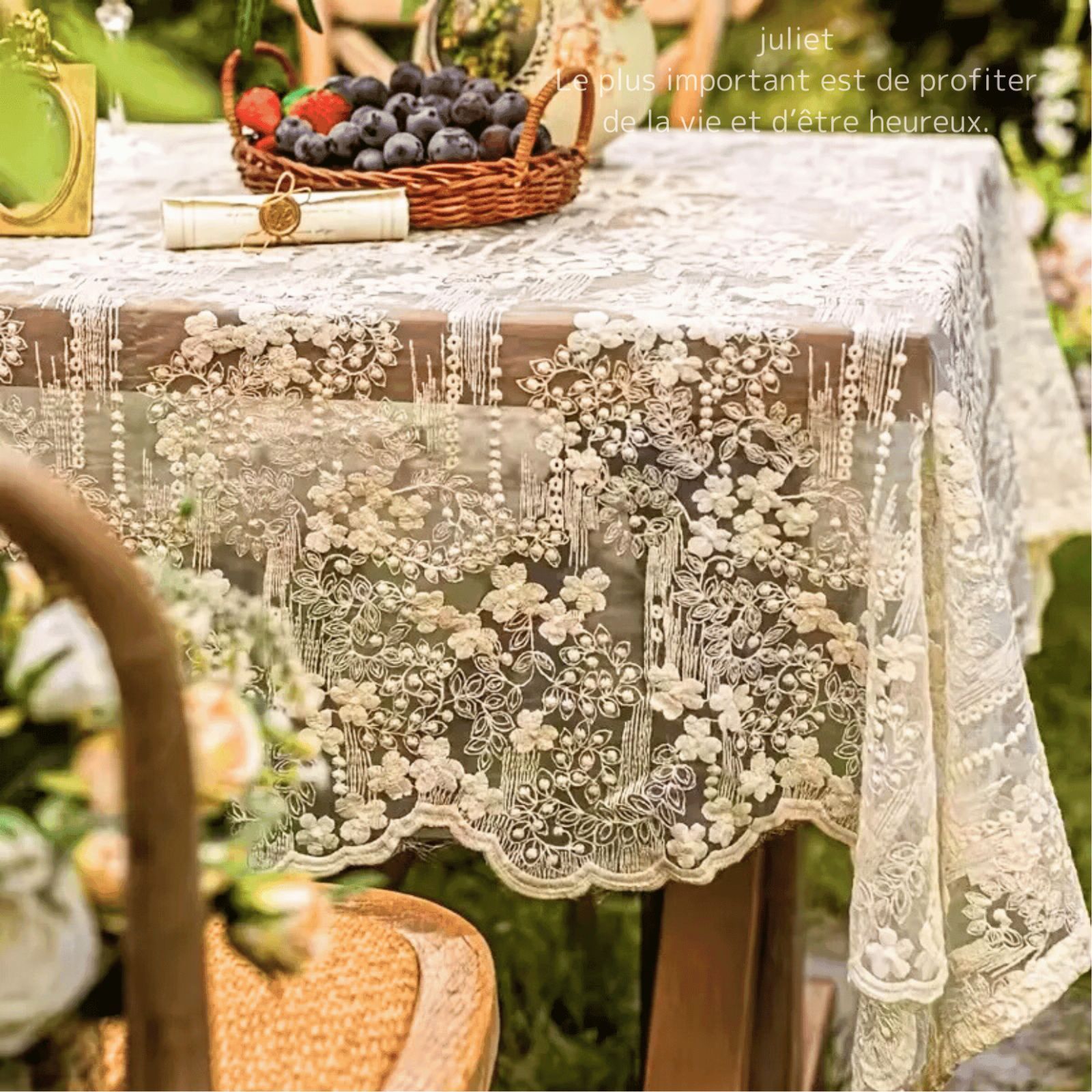 ドイツで購入の花柄刺繍テーブルクロス、ベルギーのレースのコースターなどまとめ売り ドイツで購入の花柄刺繍テーブルクロス、ベルギーのレースの