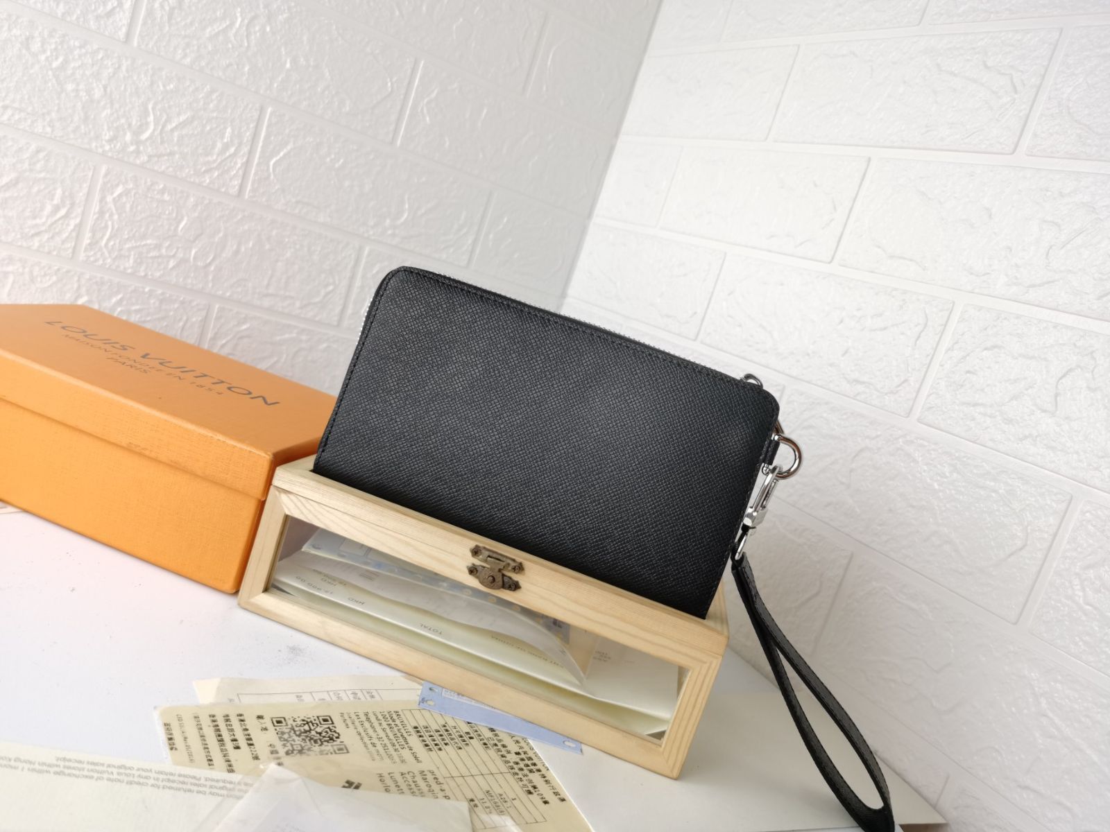本日限定特価】ルイヴィトン LV Louis Vuitton Zippy Dragonne