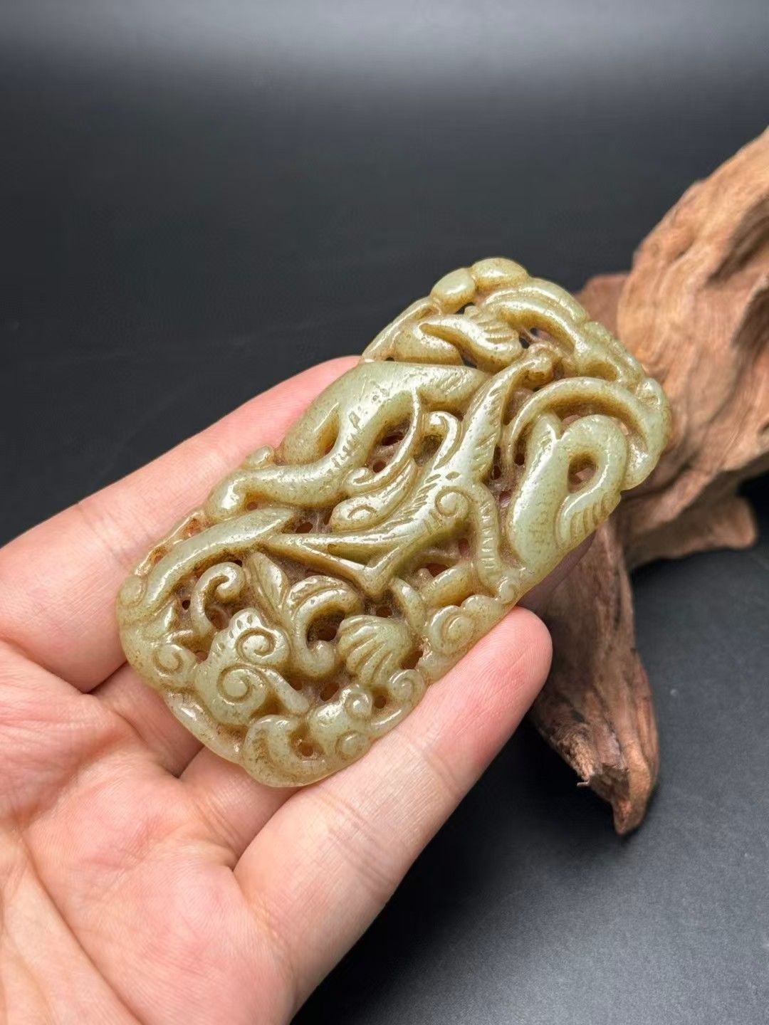 中国古美術.旧蔵品.古和田玉佩.盤龍紋.純手工細密彫.裝身具.古時期飾品.根付.中国古玩