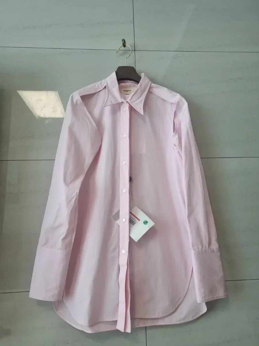 カットアウト シャツ