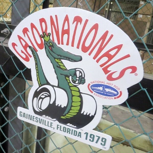 NHRA ゲーターナショナルズ ダイカット エンボス ブリキ看板 アメリカン雑貨