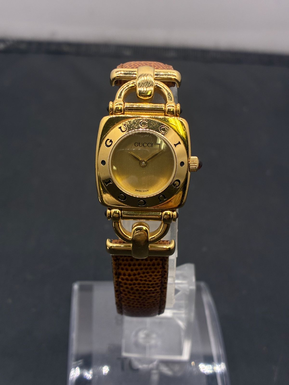 グッチ クォーツ 時計 ホースビット 茶 B25080516