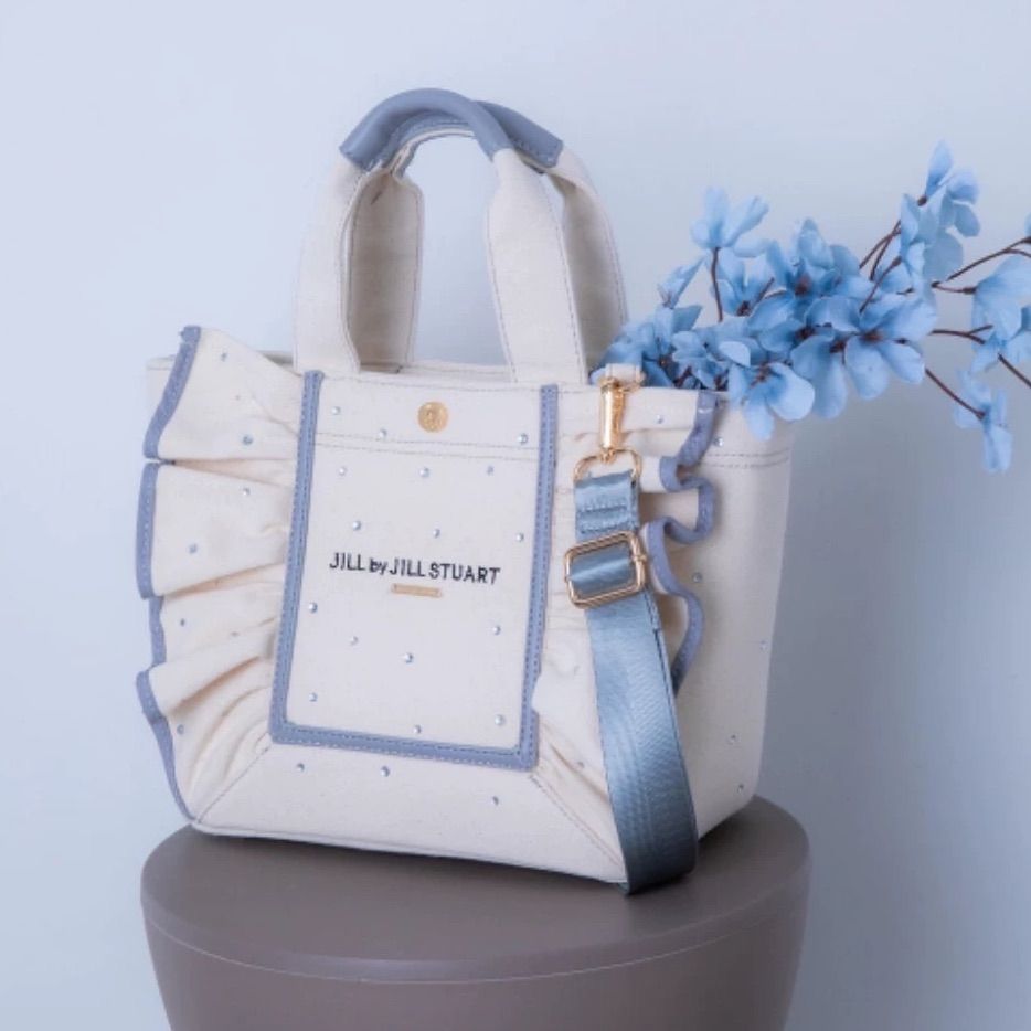 5月 JILL by JILL STUART ジルバイジルスチュアート 2月 トートバッグ ハンドバッグ 5月 ｜刺繍工芸｜ ぴかぴか光る” キラキラダイヤモンド装飾｜Size 29x24x21.5cm 水色 blue 1点