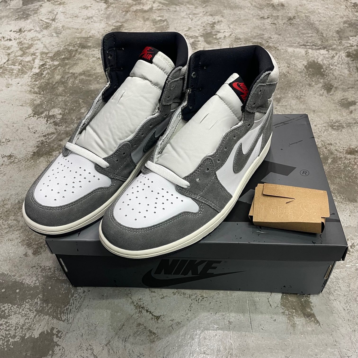 新品 Nike Air Jordan 1 Retro High OG Black and Smoke Grey