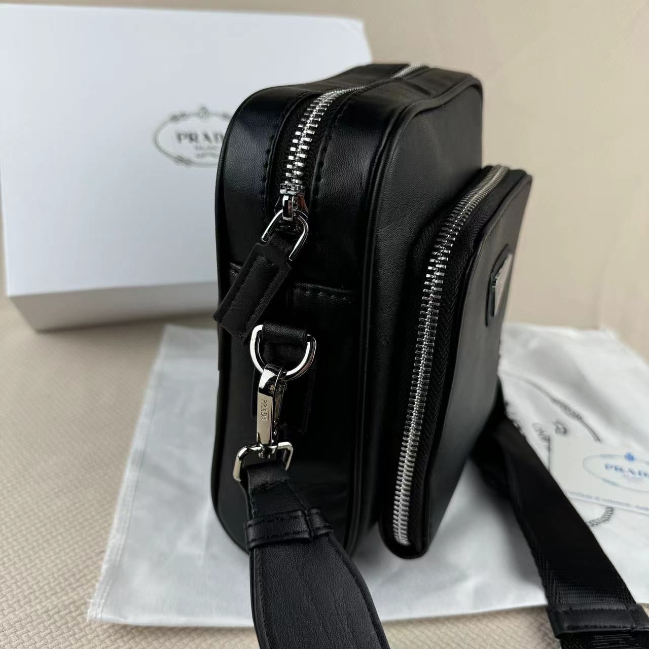 箱付き PRADA プラダ レザー ショルダーバッグ 男女兼用 - メルカリ 