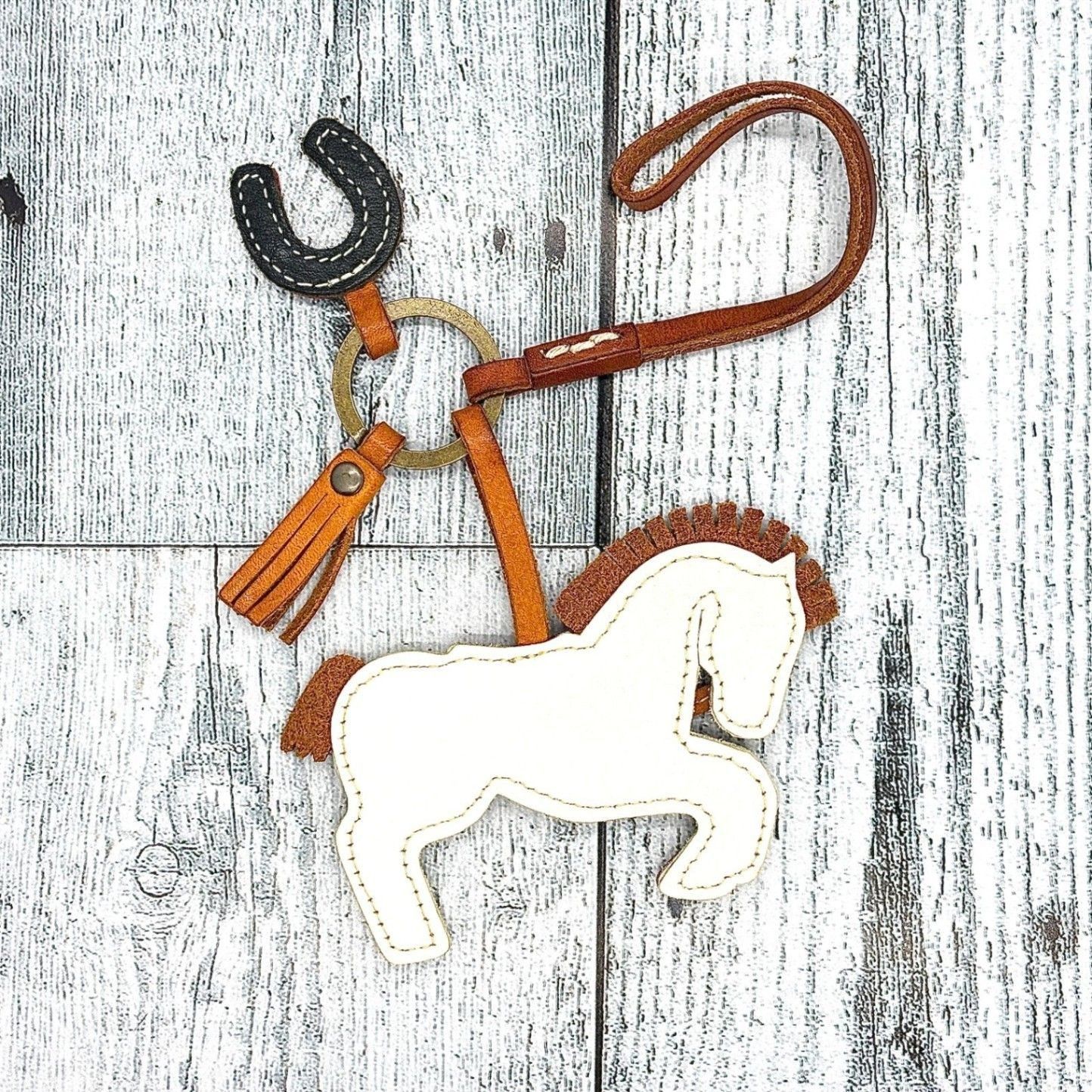 m*s様 genten 馬型レザーチャーム タッセル付き シンプルで知的な大人の選択✨】 genten ゲンテン ワクワクチャーム 馬