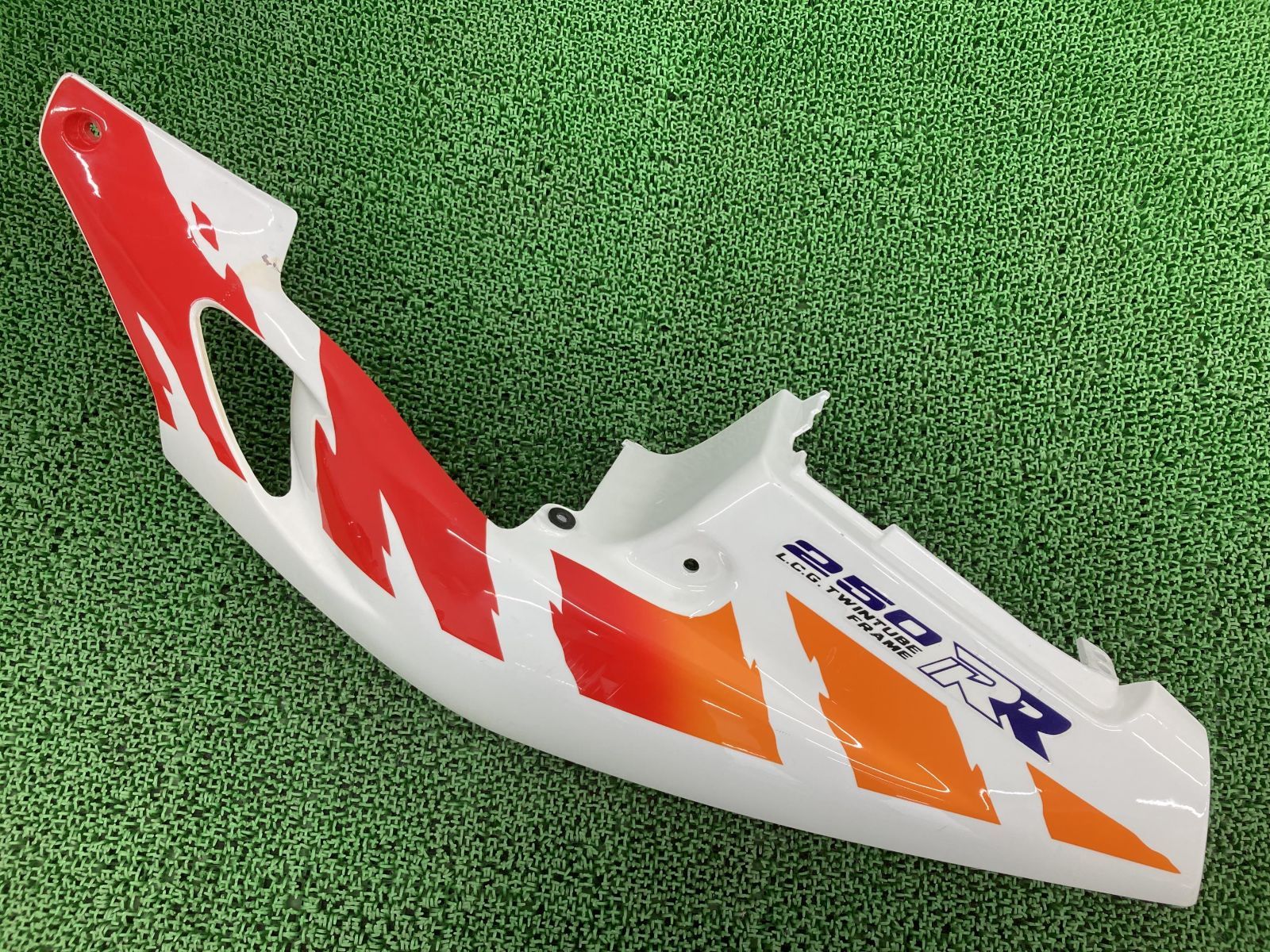 CBR250RR シートカウル 左 白 社外 中古 バイク 部品 MC22 テールカウル ノーマルタイプ 修復素材に 品薄 希少品