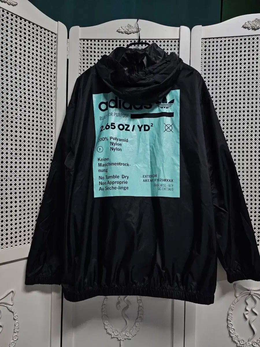 フード付きアノラックジャンパー