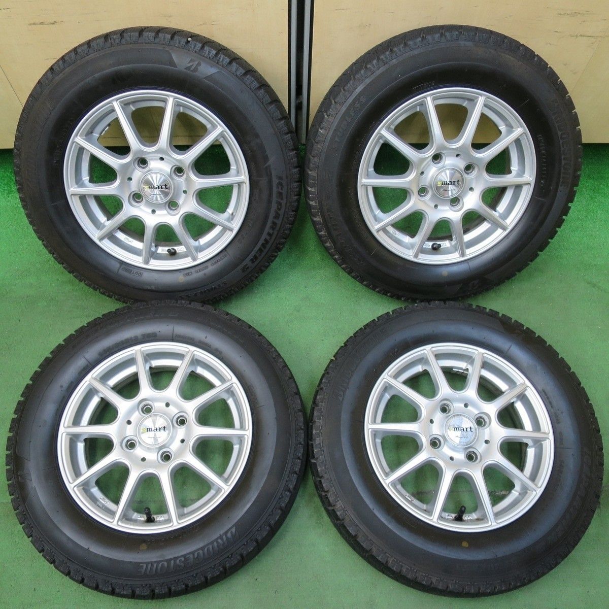 2018年製 ピレリ アイス アシンメトリコプラス 215/65R16 215/65-16 4本SET PIRELLI PLUS + 4本セット 法人は送料無料（一部は除く） 在庫処分！即日発送OK！ 2018年製 ピレリ アイスアシンメトリコプラス