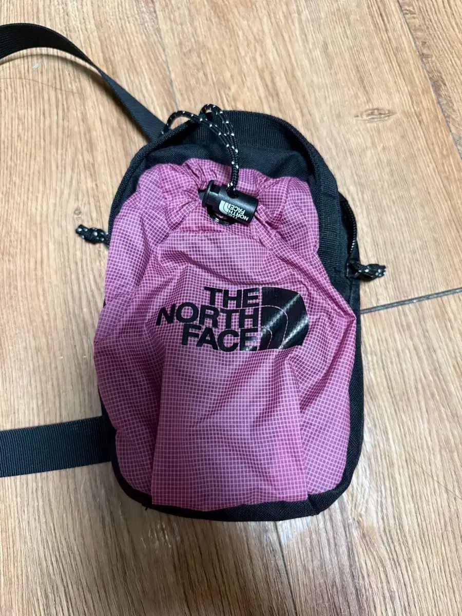【雷市場（ポンジャン）商品韓国直送】 THE NORTH FACE(ザ・ノース・フェイス) ボージャークロスボディ 赤