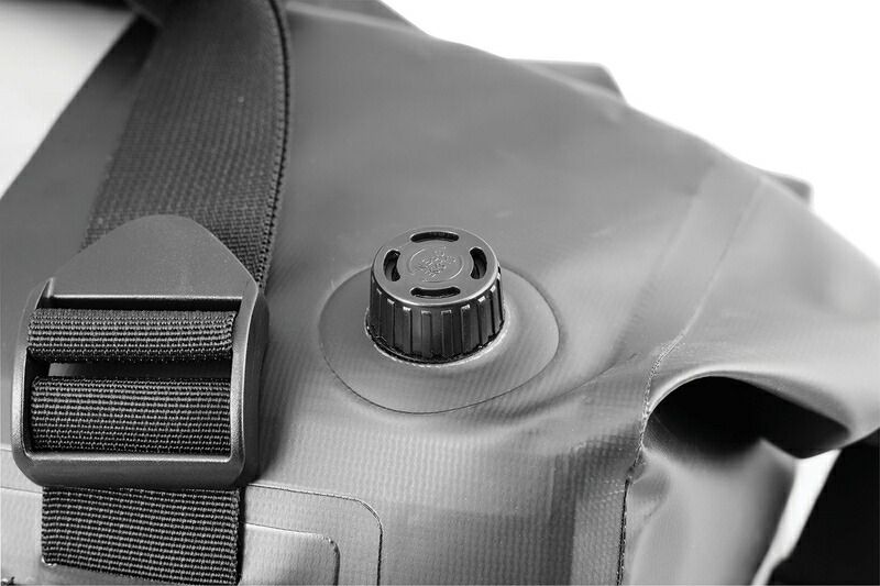HARRICANE ダッフルバッグ：25L Hurricane 25L 防水ダッフルバッグ(25L