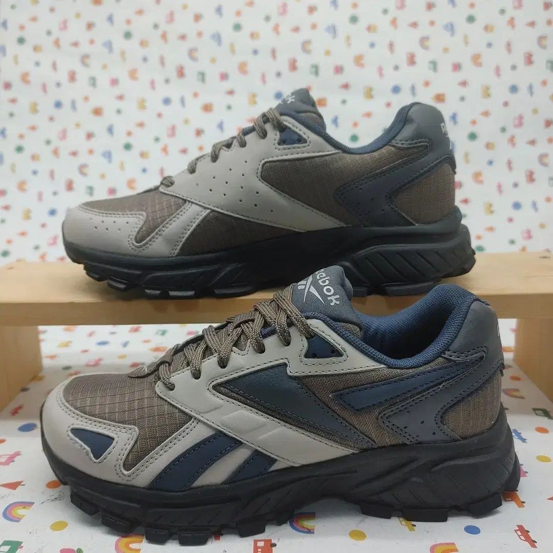 【雷市場（ポンジャン）商品韓国直送】 Reebok(リーボック) ロイヤル ハイペリウム レディーススニーカー 230