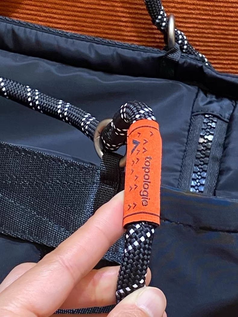 TopologieトポロジーSummit Duffle Small サミット ダッフル ジッパー付きメインコンパートメント バッグ · 2色選択 CARILOBEACH_COM