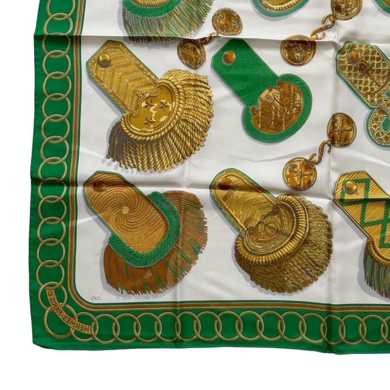 HERMES エルメス スカーフ 緑 金 caty Epaulettes カレ90 レディース
