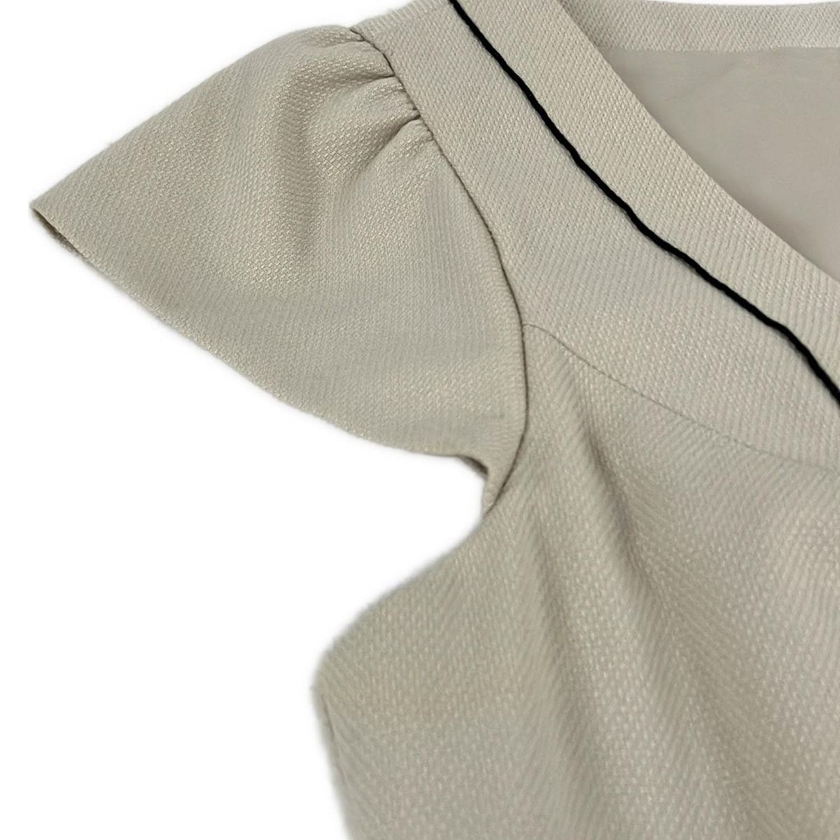 美品TOCCAベージュワンピースと黒上着サイズ4 美品TOCCAベージュワンピースと黒上着サイズ4