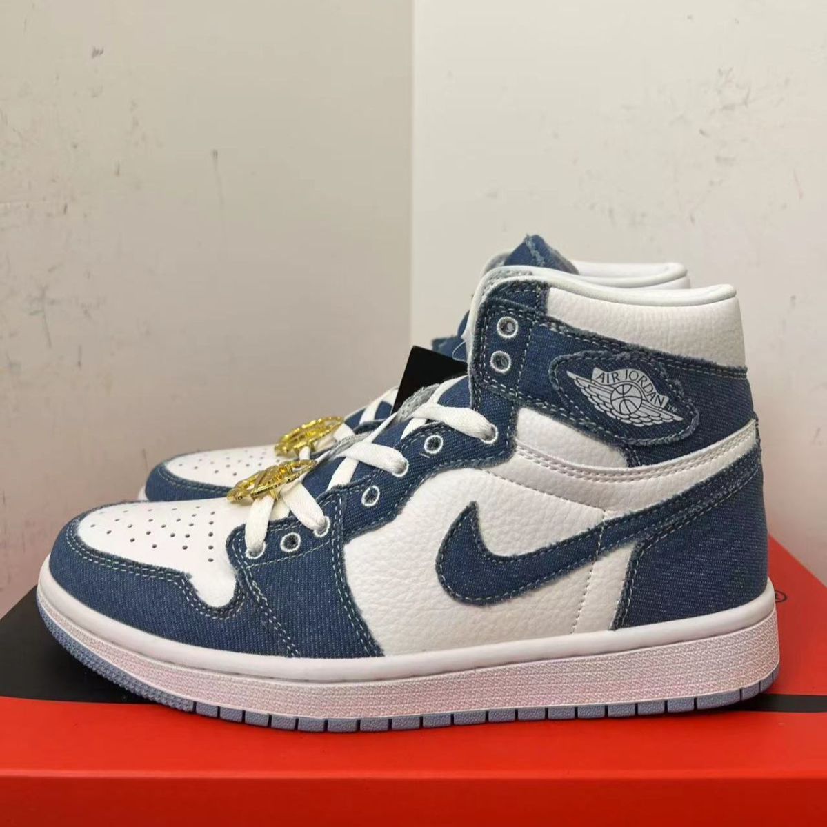 新品未使用ナイキ Jordan Air Jordan 1 retro high og denim  スニーカー