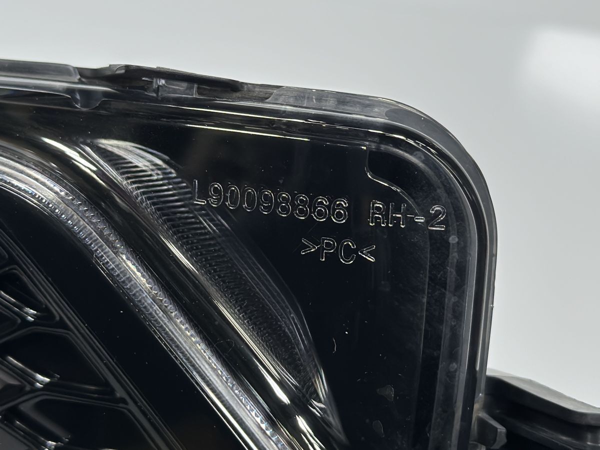 破損キズなし VW フォルクスワーゲン ポロ AW 前期 純正 右フォグランプ Assy 2G0 941 662 D 2G0.941.662.B 89250862 管理25168 FFCRYSTALESIA_COM