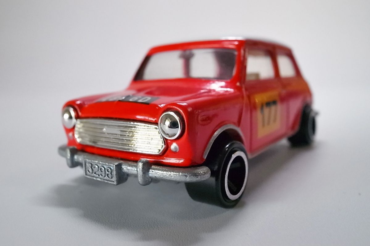トミカ ミニクーパー キーホルダータイプ 赤/白ルーフ トミカ ミニクーパー キーホルダータイプ 赤/白ルーフ 【公式通販】