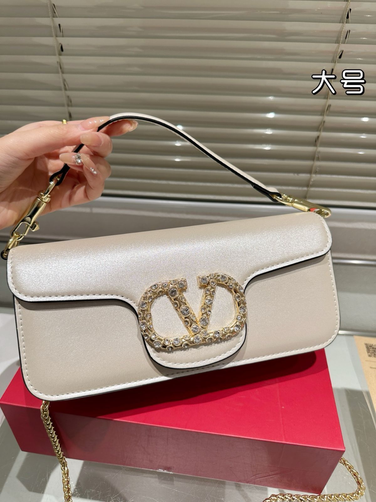 今日特価】VALENTINO Loco ショルダーバッグ-MM輸入1 - メルカリ