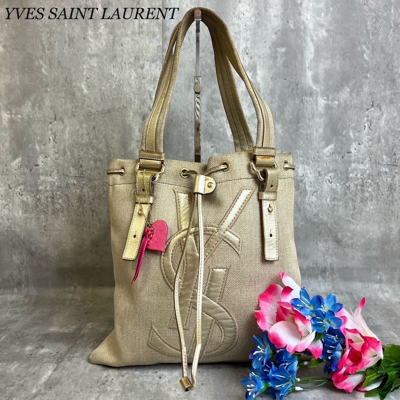 ✨良品✨ YVES SAINT LAURENT イヴサンローラン トートバッグ ハンドバッグ カハラ デカロゴ バックル ハート チャーム  ゴールド金具 ロゴ型押し キャンバス レザー レディース ベージュ 肌色 ゴールド 金色 - メルカリ