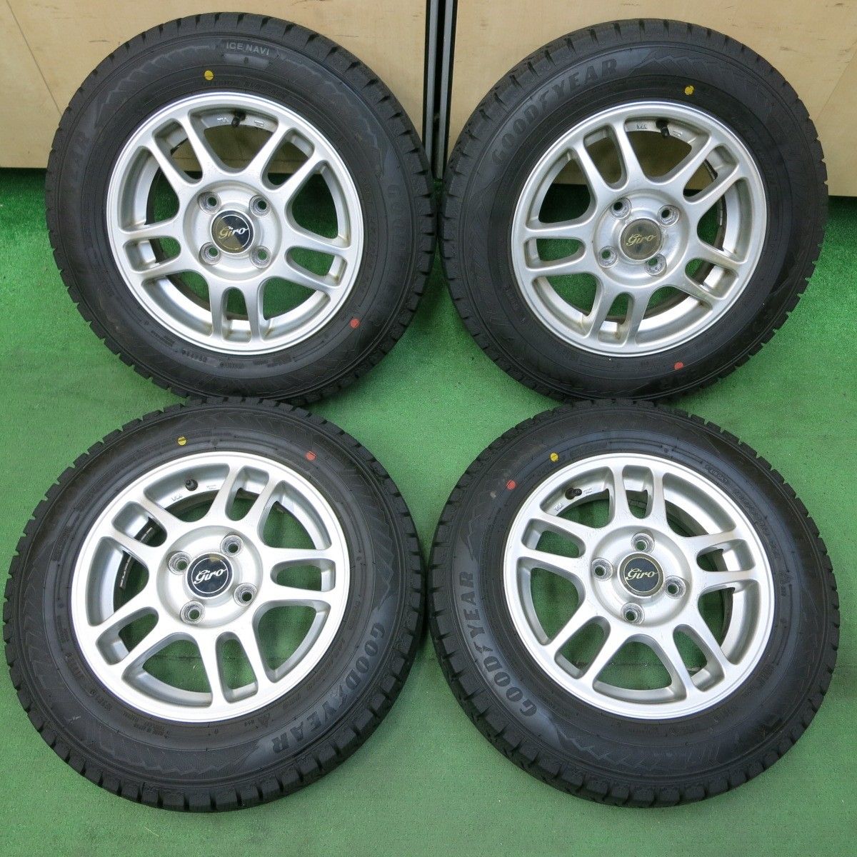 *送料無料* バリ溝！22年！9分スタッドレス 145/80R13 グッドイヤー アイスナビ8 giro 13インチ PCD100/4H4090511SYス