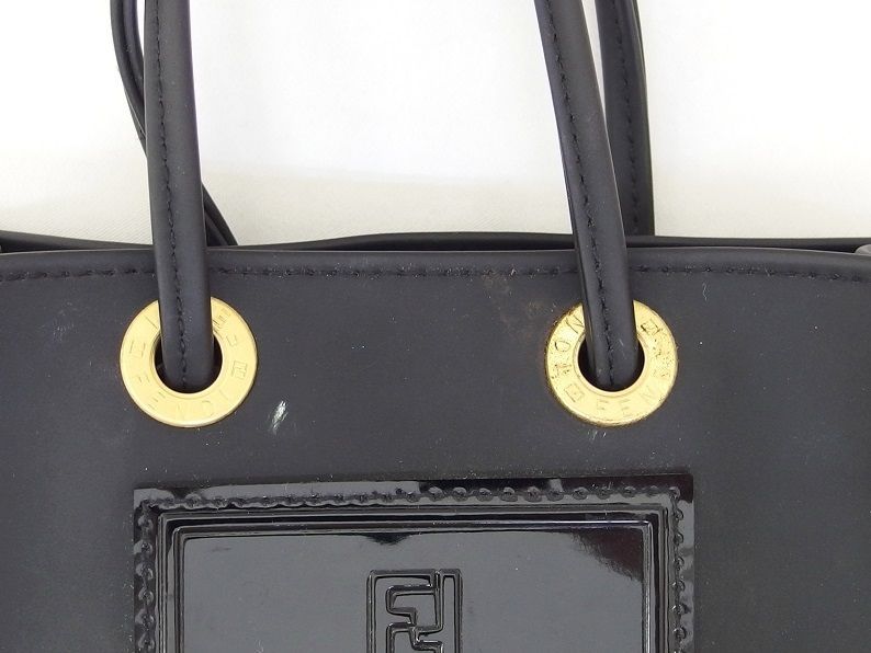 FENDI ラバー バッグ ミニバッグ エナメル　ハンドポーチ　Fazzuolo FENDI ラバー バッグ ミニバッグ エナメル ハンドポーチ