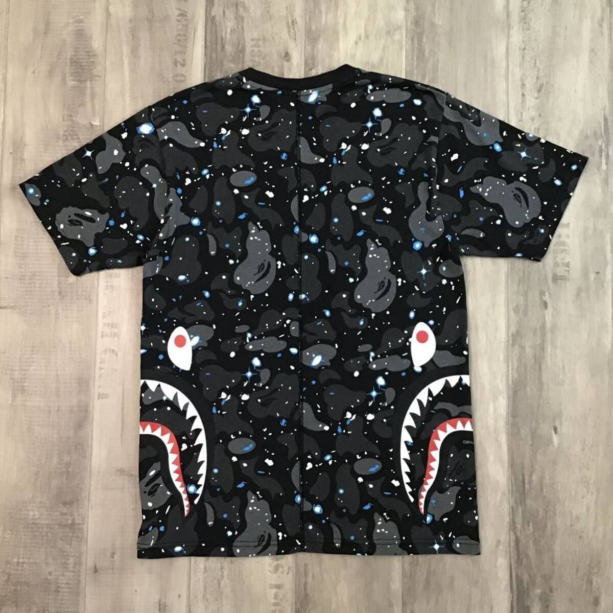 ☆蓄光☆ Space camo シャーク Tシャツ Mサイズ a bathing ape