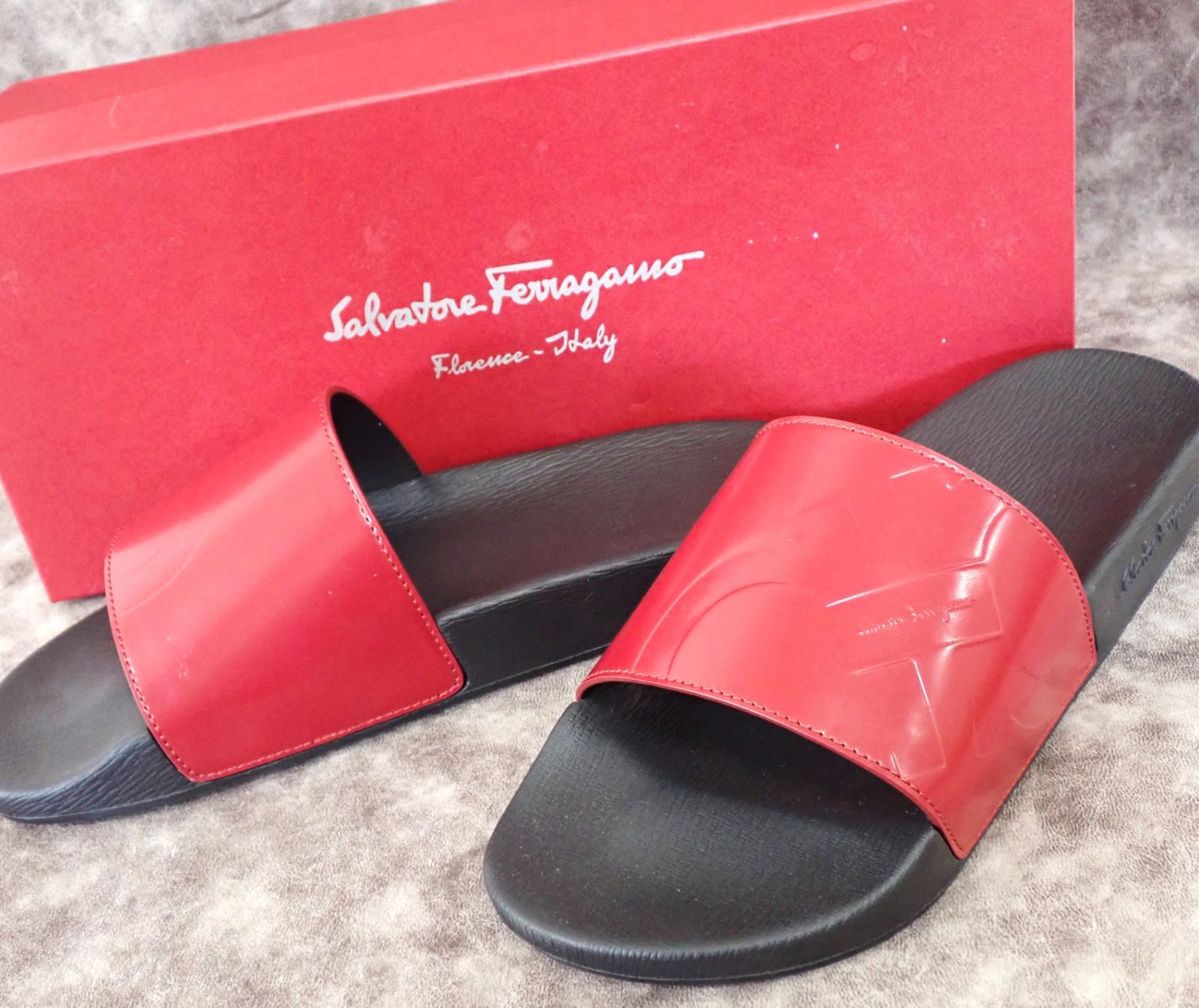 ほぼ未使用 美品 Salvatore Ferragamo フェラガモ サンダル レッド 