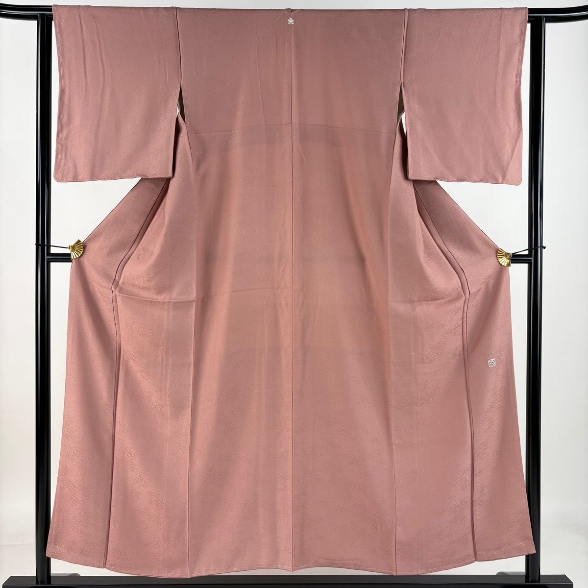 色無地 身丈153cm 裄丈62cm S 袷 百貫 落款 地紋 ピンクベージュ 正絹 秀品 一つ紋