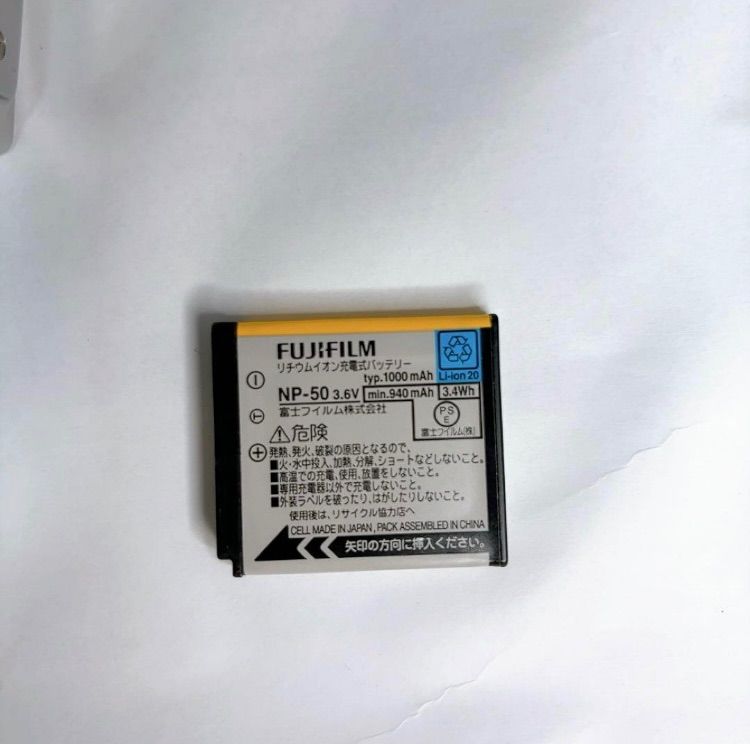 極美品】FUJIFILM FinePix F100fd シルバー ストラップ付 富士フイルム