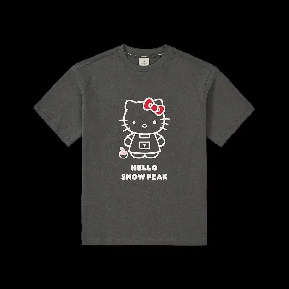 HELLO SNOW PEAK Hello Kitty Tシャツ ブラック HELLO SNOW PEAK Hello Kitty Tシャツ ブラック