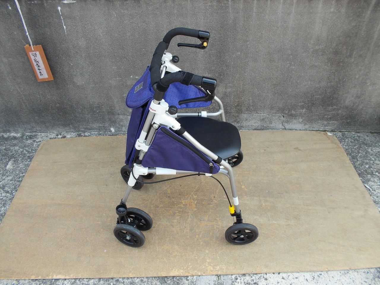 TS-25-0416-03   一部地域を除き送料無料　シルバーカー　歩行器　象印ベビー　ピウプレストマムNV TS-25-0416-03 一部地域を除き送料無料 シルバーカー 歩行器 象印